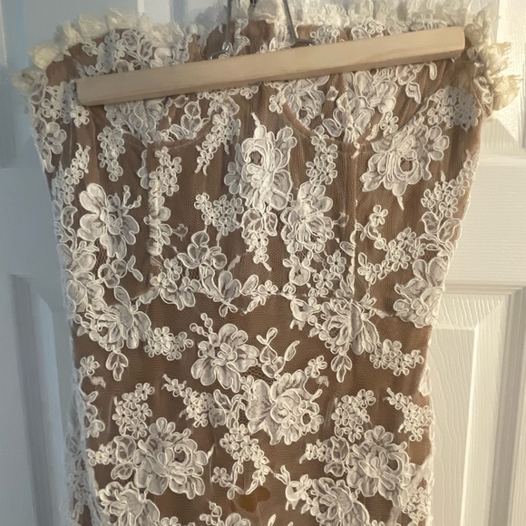 Daughter’s of Simone “Wren” wedding dress. Worn once for photos. Size Medium. - Picture 2 of 9